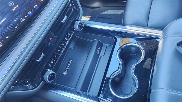 Used 2025 Chevrolet Suburban LT image 35