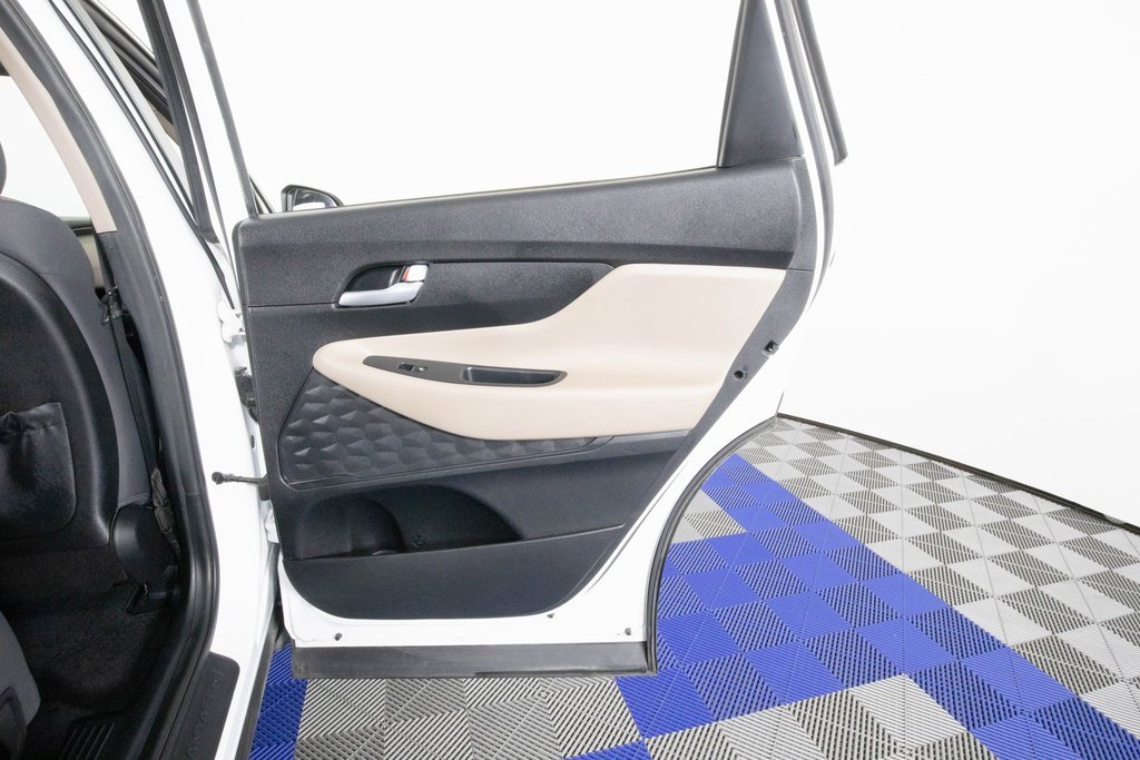 Used 2020 Hyundai Santa Fe SE image 15