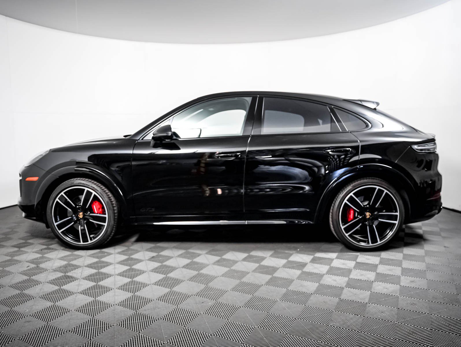 Certified 2023 Porsche Cayenne GTS AWD/4WD image 2