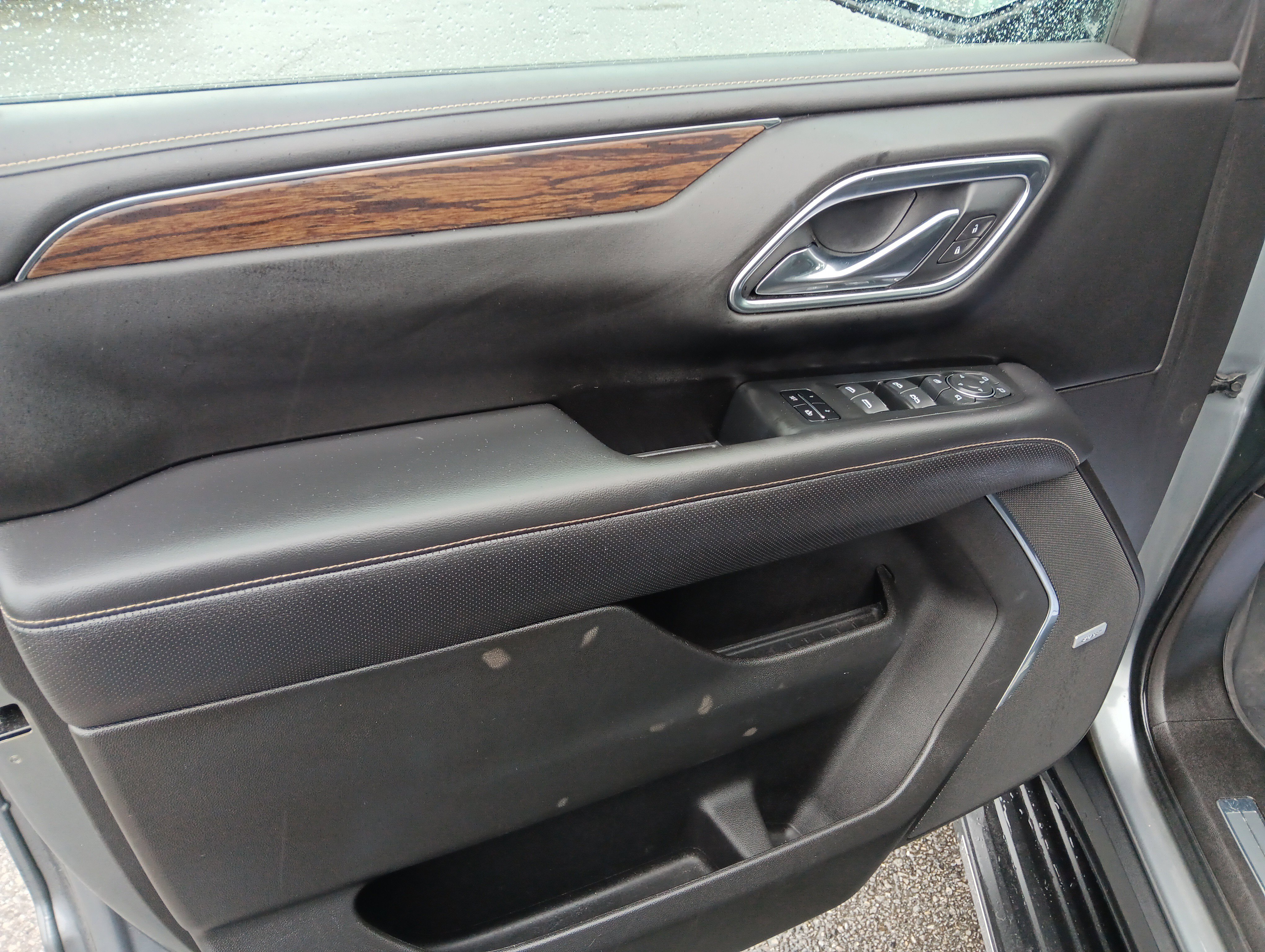 Used 2021 Chevrolet Tahoe Premier w/ Premium Package image 11