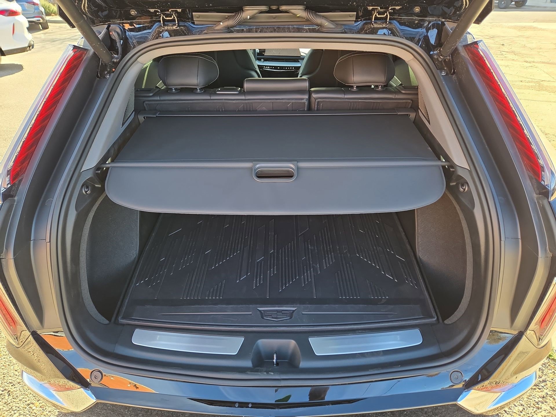 New 2026 Cadillac Optiq Luxury 2 image 12