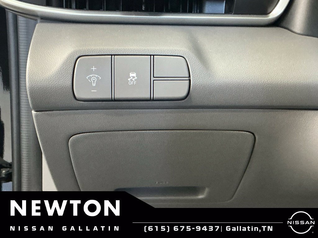 Used 2025 Hyundai Elantra Sport FWD image 29