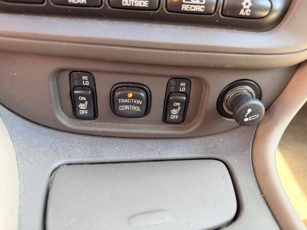 Used 2005 Pontiac Bonneville SLE w/ Premier Edition FWD image 19