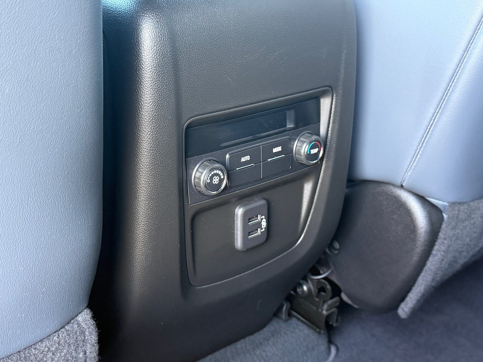 Used 2023 Buick Enclave Essence FWD image 27