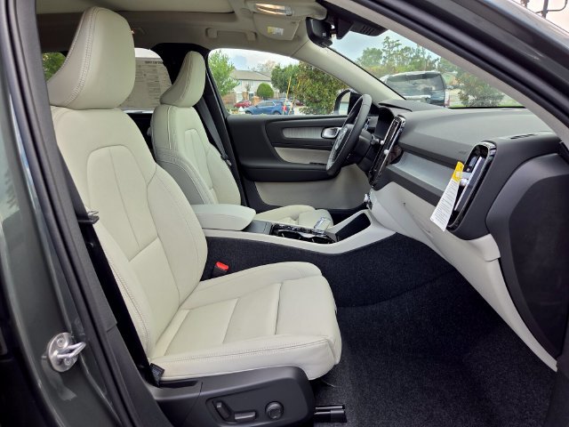 New 2026 Volvo XC40 B5 Plus w/ Protection Package Premier AWD/4WD image 18