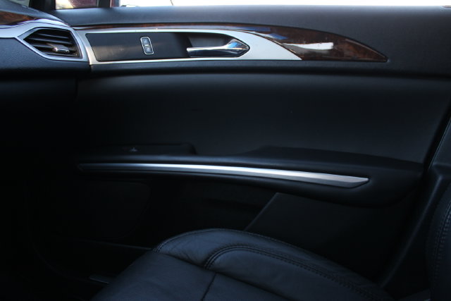 Used 2016 Lincoln MKZ w/ Equipment Group 300A Reserve FWD image 18