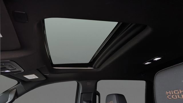 Used 2025 Chevrolet Silverado 1500 High Country w/ Technology Package image 21