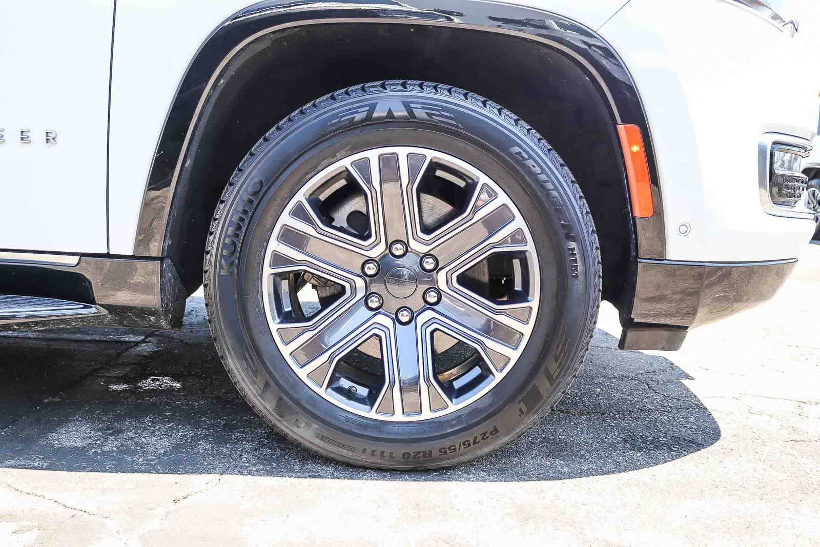 Used 2024 Jeep Wagoneer L Series II RWD image 10