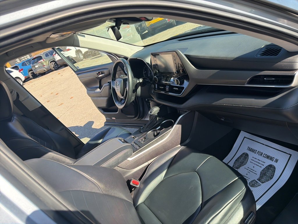 Used 2022 Toyota Highlander XLE image 29