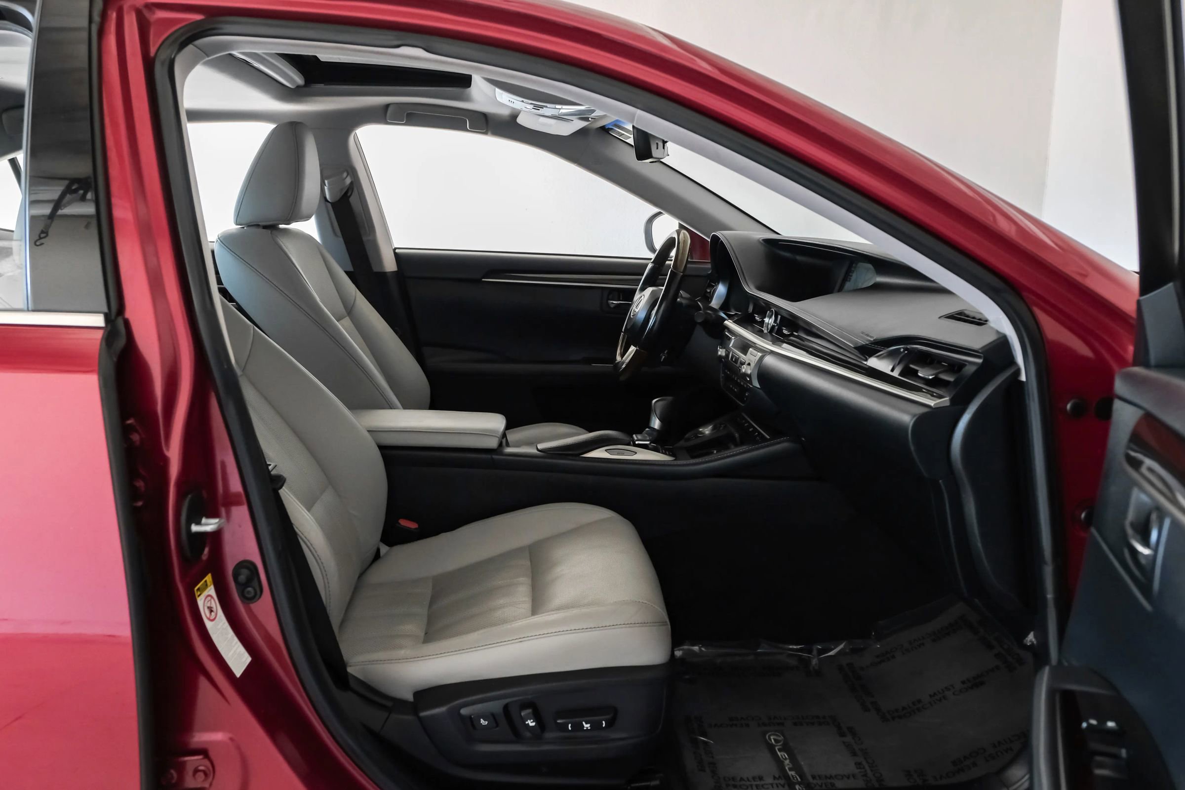 Used 2018 Lexus ES 300h w/ Luxury Package image 27