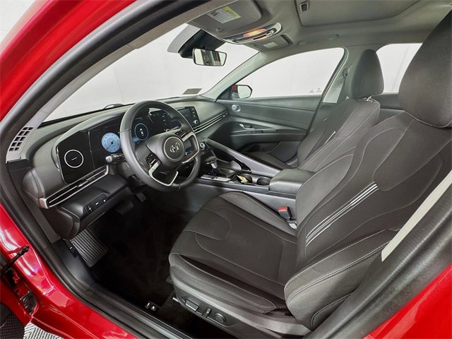 Used 2021 Hyundai Elantra SEL w/ Convenience + Premium Package image 23