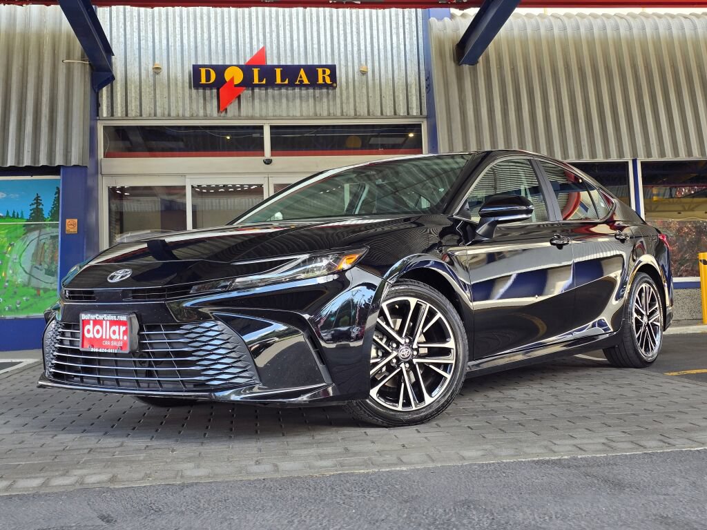 Used 2025 Toyota Camry XLE FWD image 1