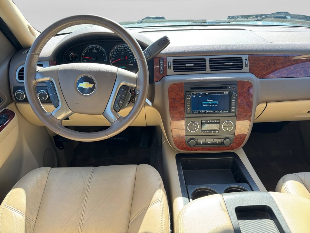 Used 2010 Chevrolet Tahoe LT w/ Luxury Package AWD/4WD image 19
