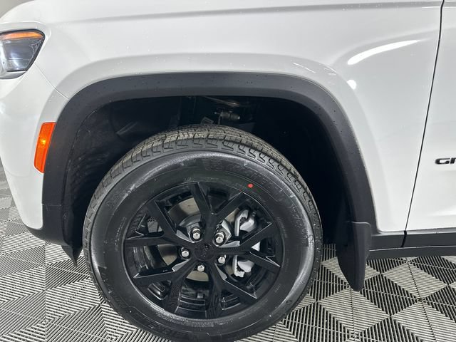 New 2026 Jeep Grand Cherokee Altitude AWD/4WD image 2