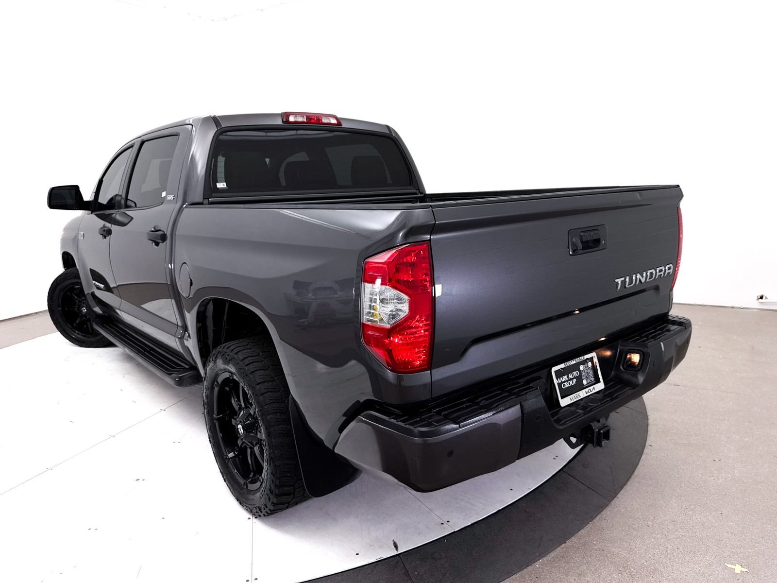 Used 2017 Toyota Tundra SR5 w/ SR5 Upgrade Package RWD image 7