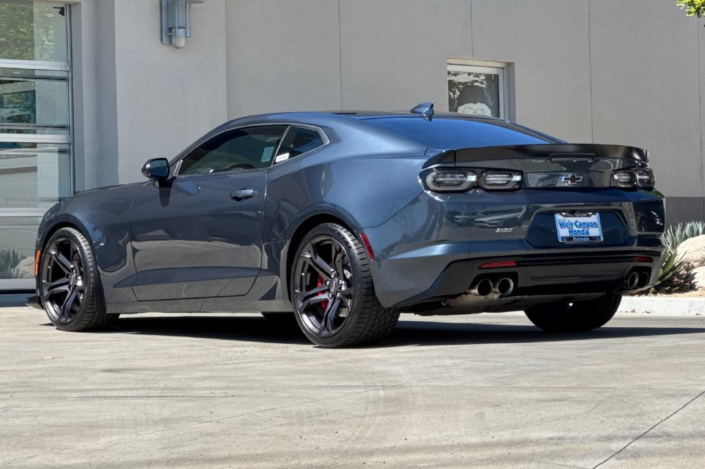 Used 2020 Chevrolet Camaro SS RWD image 3