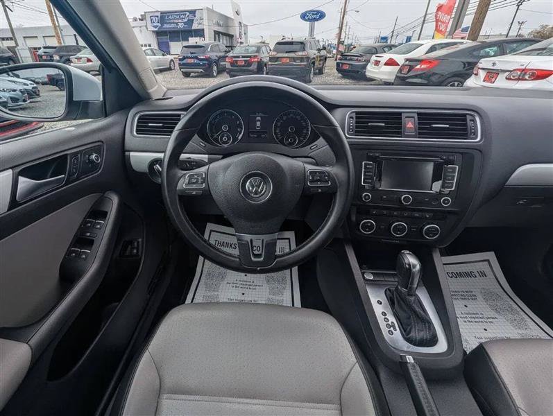 Used 2014 Volkswagen Jetta SEL FWD image 22