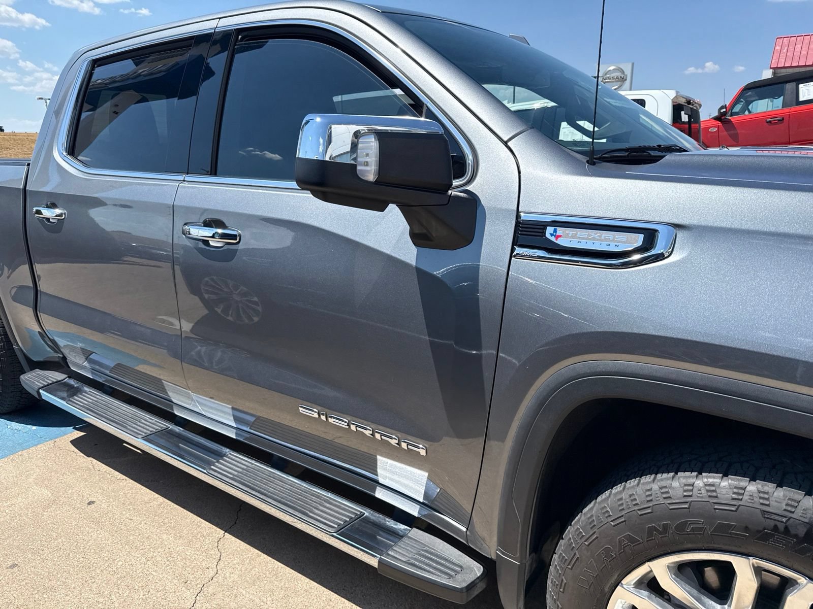 Used 2021 GMC Sierra 1500 SLT AWD/4WD image 8