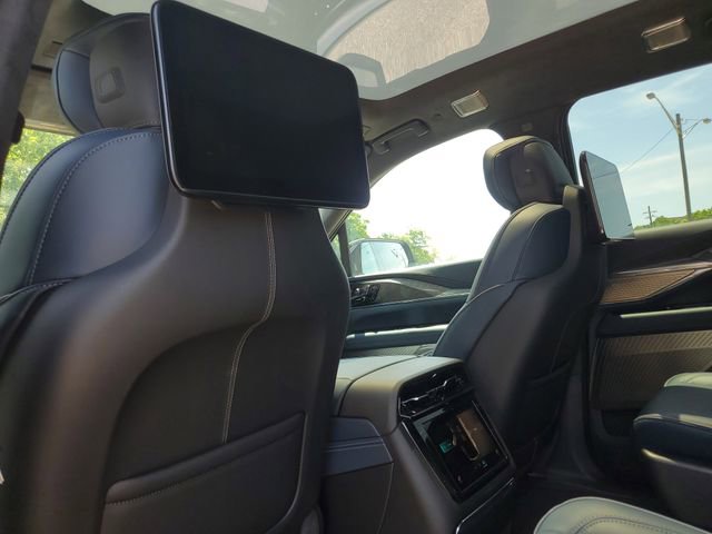 New 2025 Cadillac Escalade IQ Luxury 2 w/ LPO, Radiant Package AWD/4WD image 26