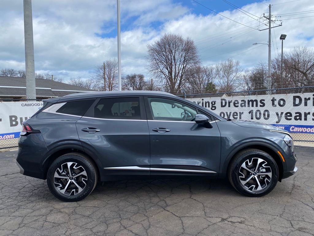 Used 2023 Kia Sportage EX image 2