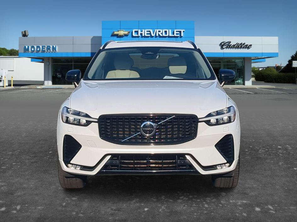Used 2023 Volvo XC60 B5 Plus w/ Climate Package FWD image 6