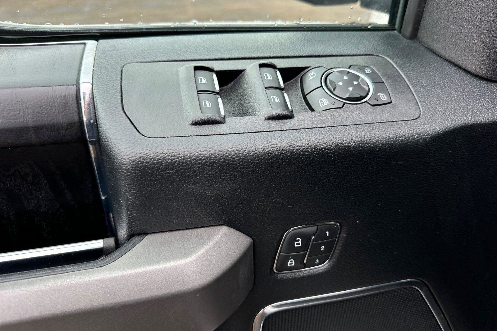 Used 2018 Ford F150 Platinum w/ Equipment Group 701A Luxury image 10