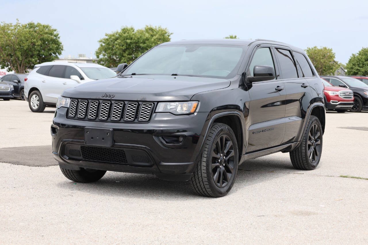 Used 2018 Jeep Grand Cherokee Altitude AWD/4WD image 6