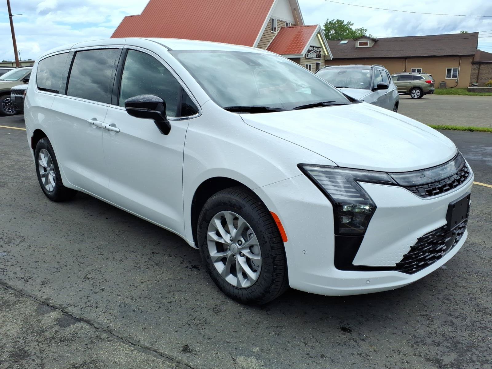 New 2027 Chrysler Pacifica Select AWD/4WD image 3