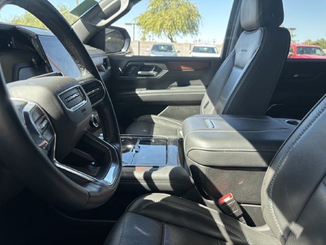 Used 2025 GMC Yukon XL Denali AWD/4WD image 14