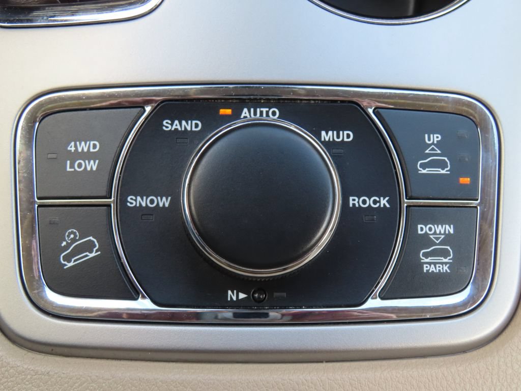 Used 2019 Jeep Grand Cherokee Overland AWD/4WD image 12