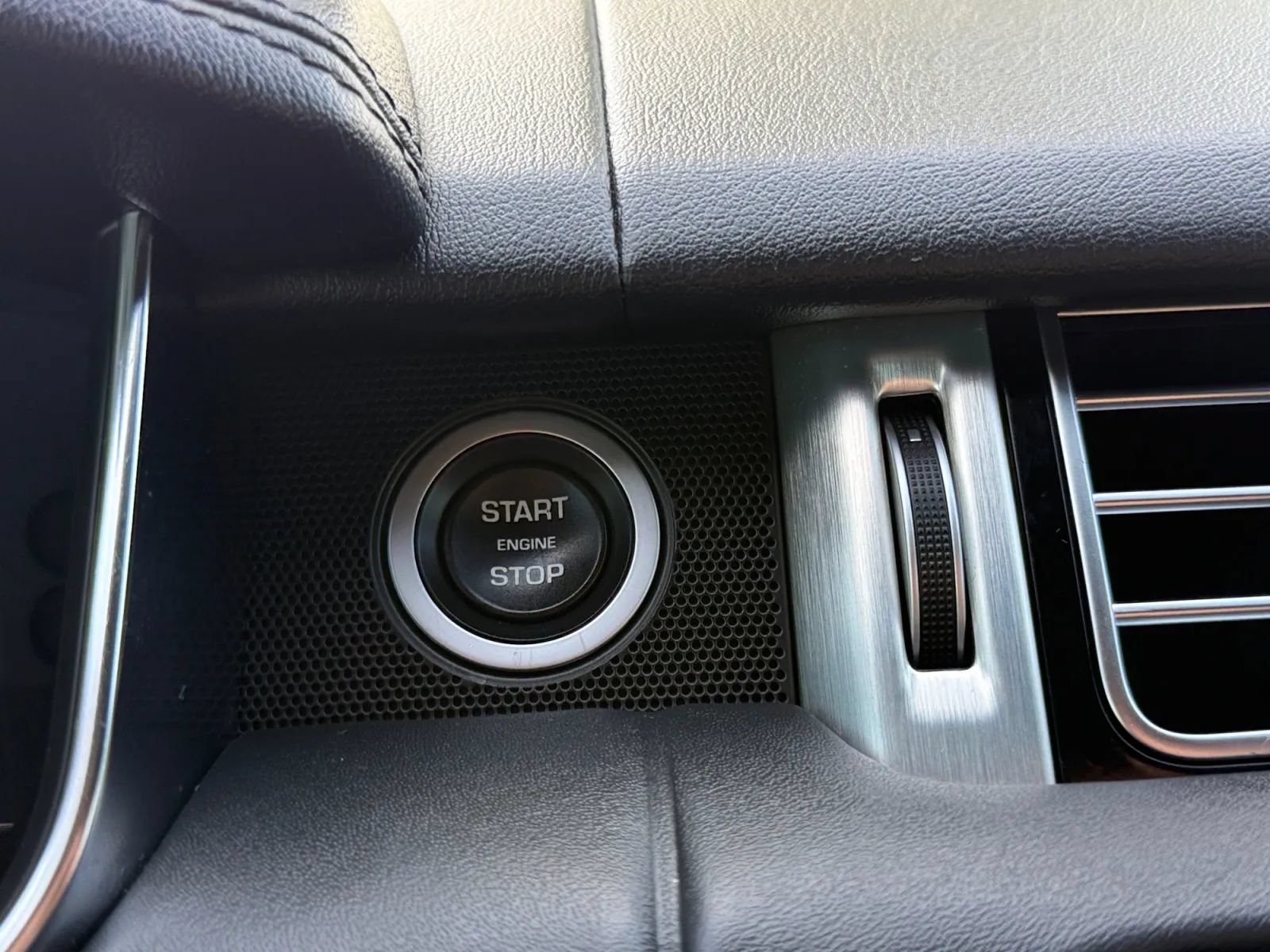 Used 2018 Land Rover Range Rover HSE AWD/4WD image 37
