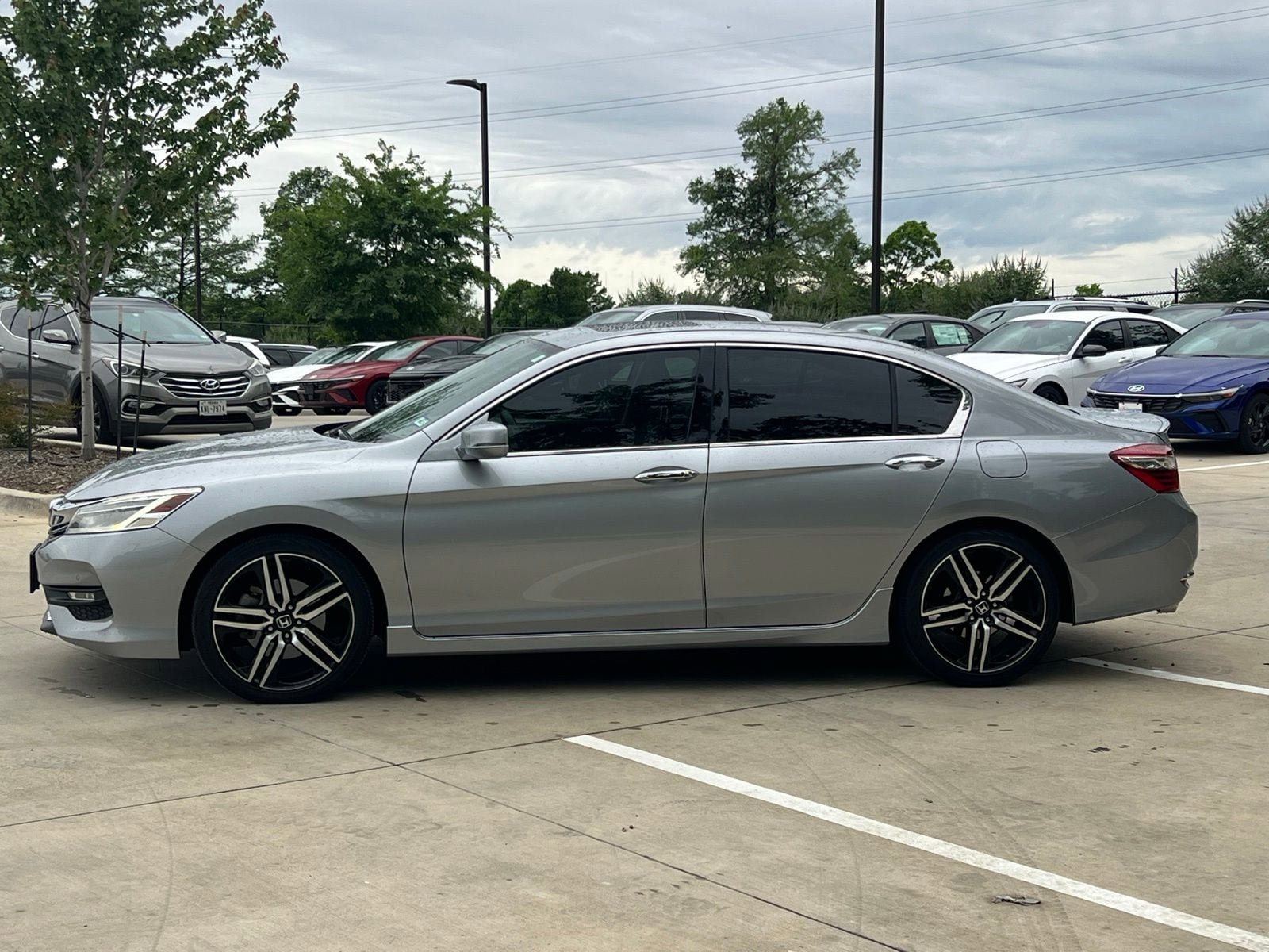 Used 2017 Honda Accord Touring image 6
