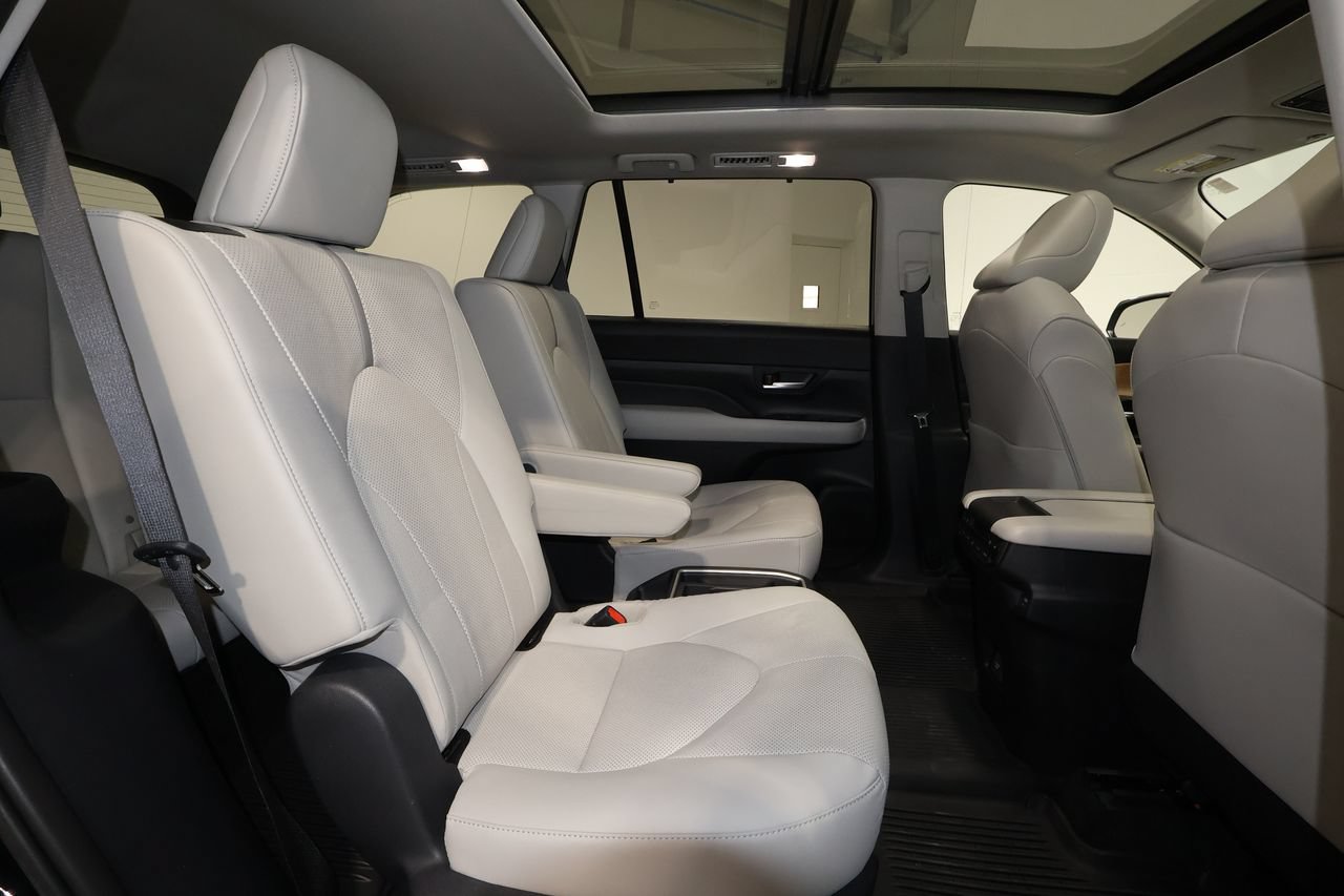 Used 2026 Toyota Grand Highlander AWD image 26