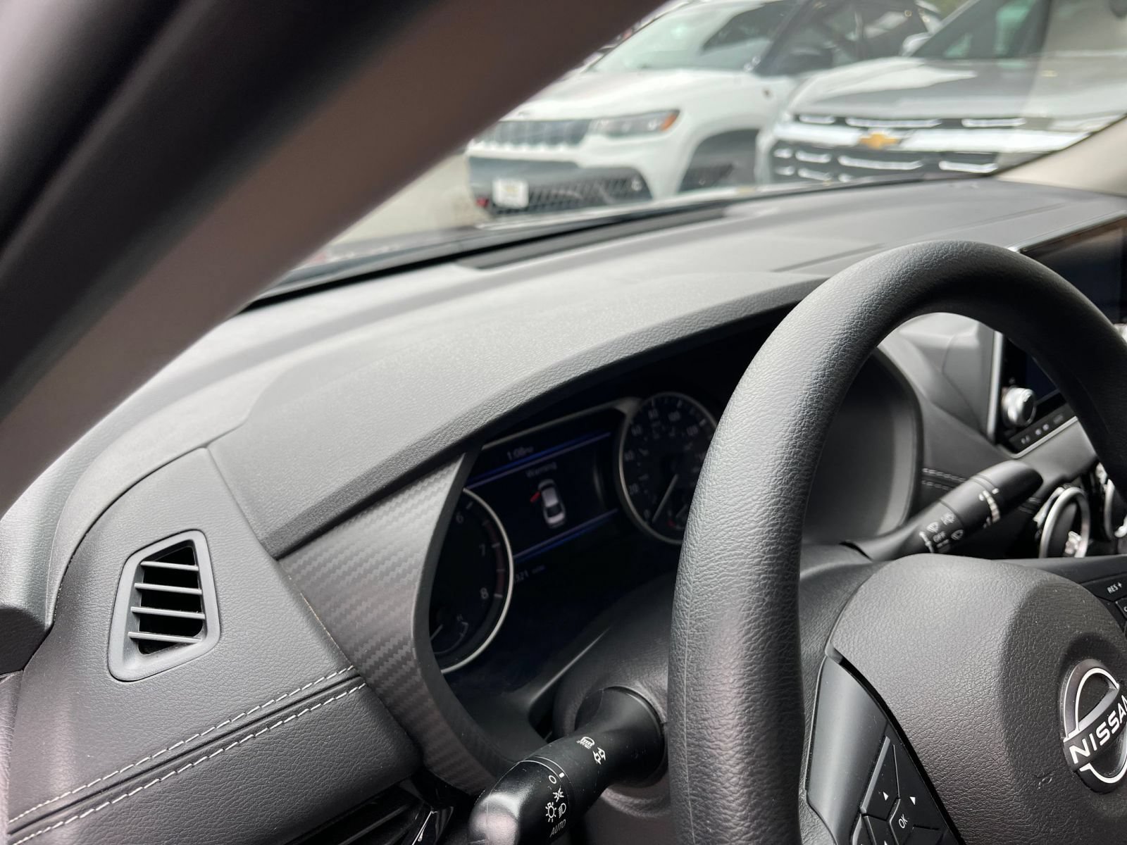 Used 2025 Nissan Sentra SV FWD image 29