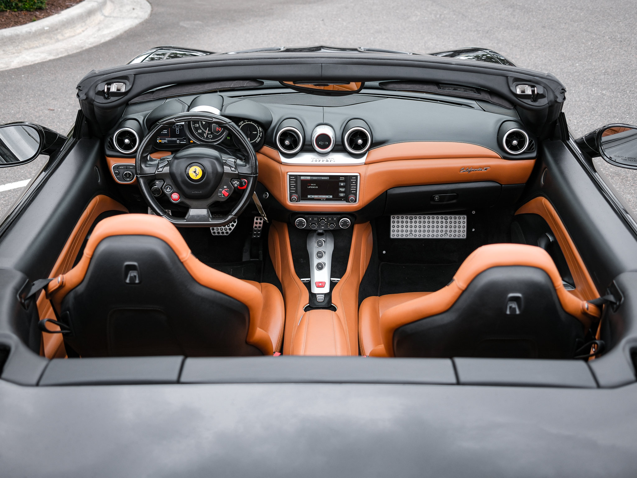 Used 2017 Ferrari California T RWD image 31