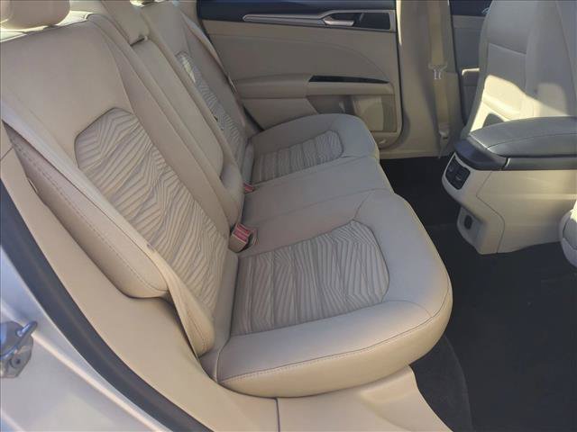 Used 2016 Ford Fusion SE FWD image 18
