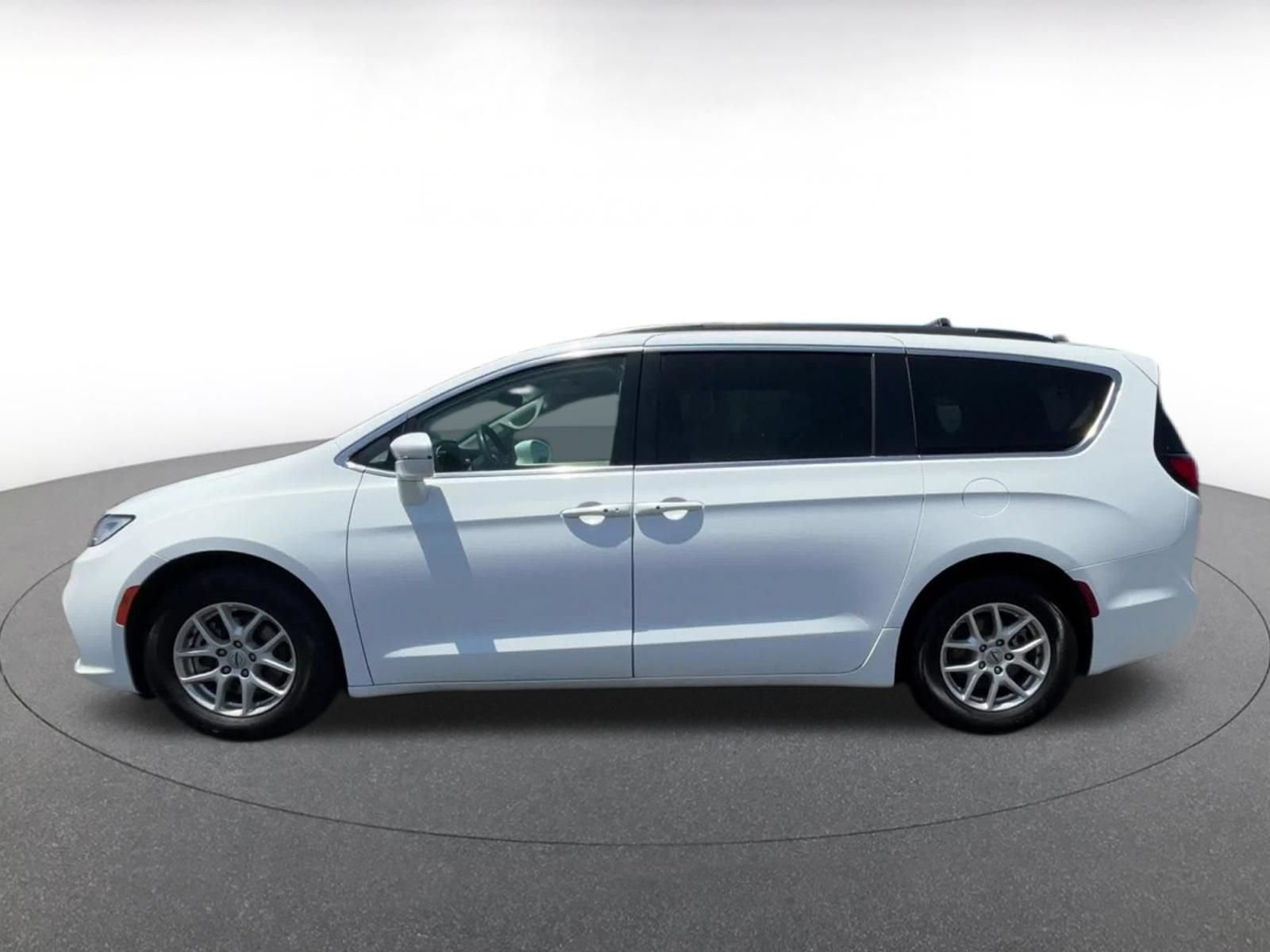 Used 2022 Chrysler Pacifica Touring-L FWD image 9