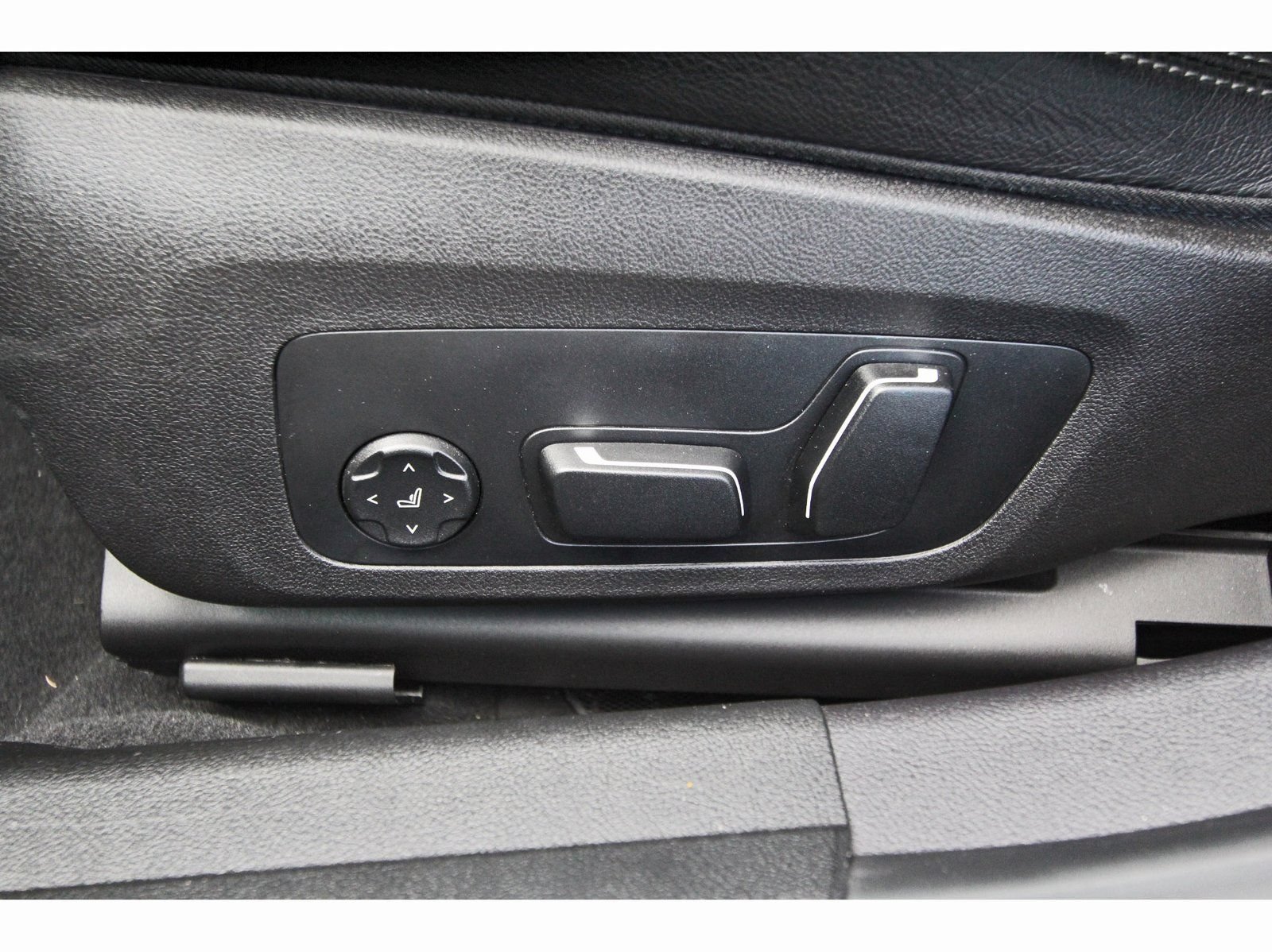 Used 2026 BMW 330i xDrive Sedan AWD/4WD image 31