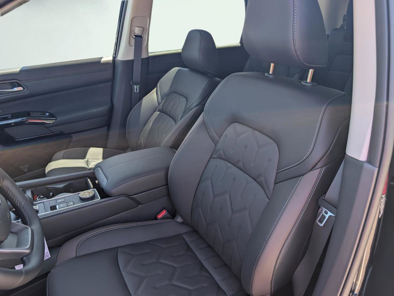 New 2026 Nissan Pathfinder Platinum AWD/4WD image 13