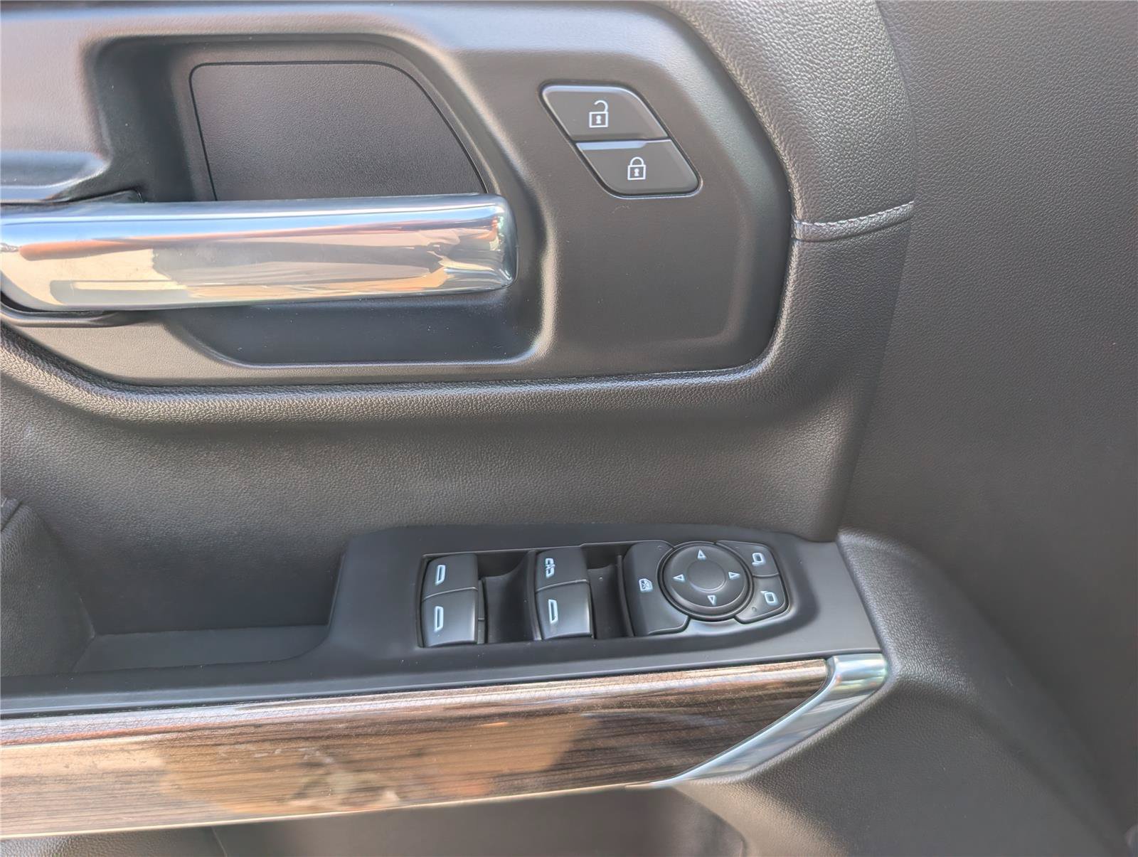 Used 2020 Chevrolet Silverado 1500 LT w/ All-Star Edition AWD/4WD image 19