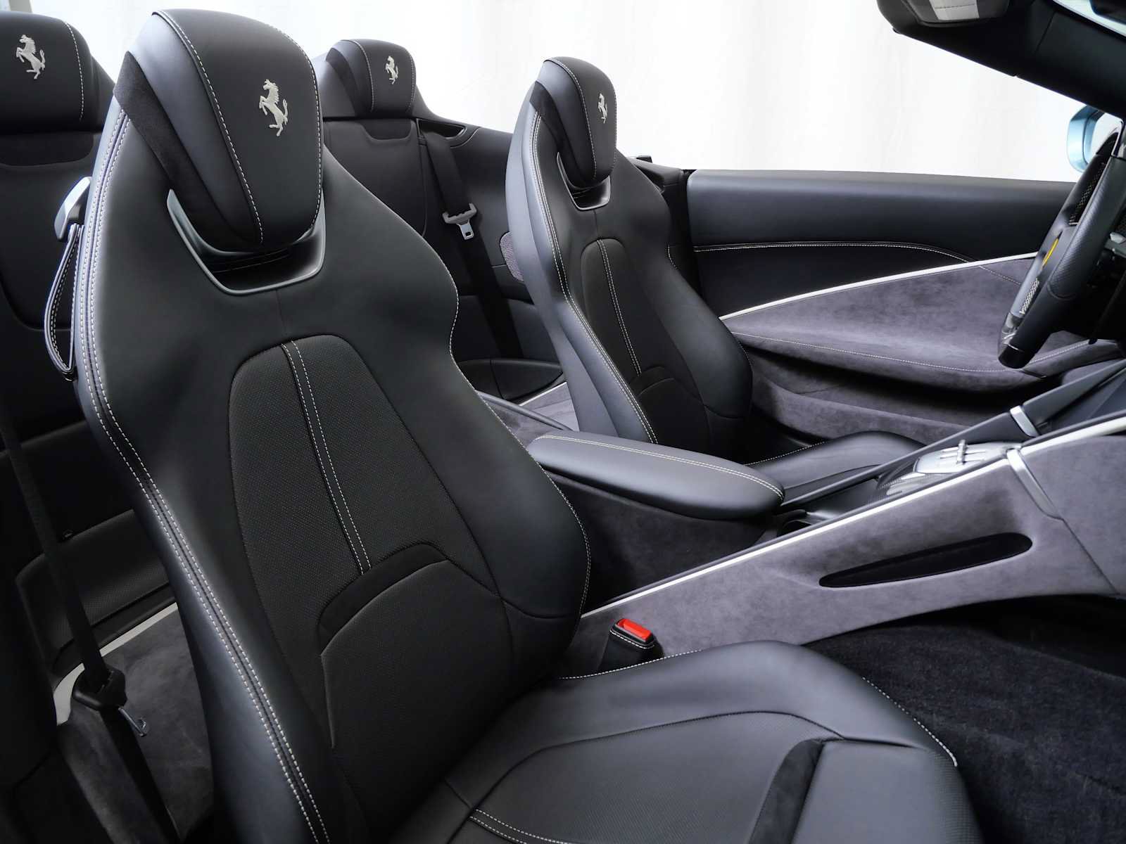 Certified 2024 Ferrari Roma Spider RWD image 17