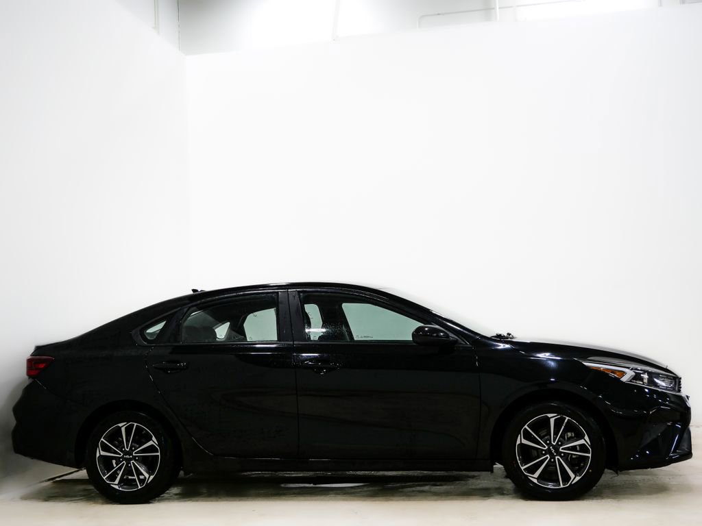 Used 2023 Kia Forte LXS image 4