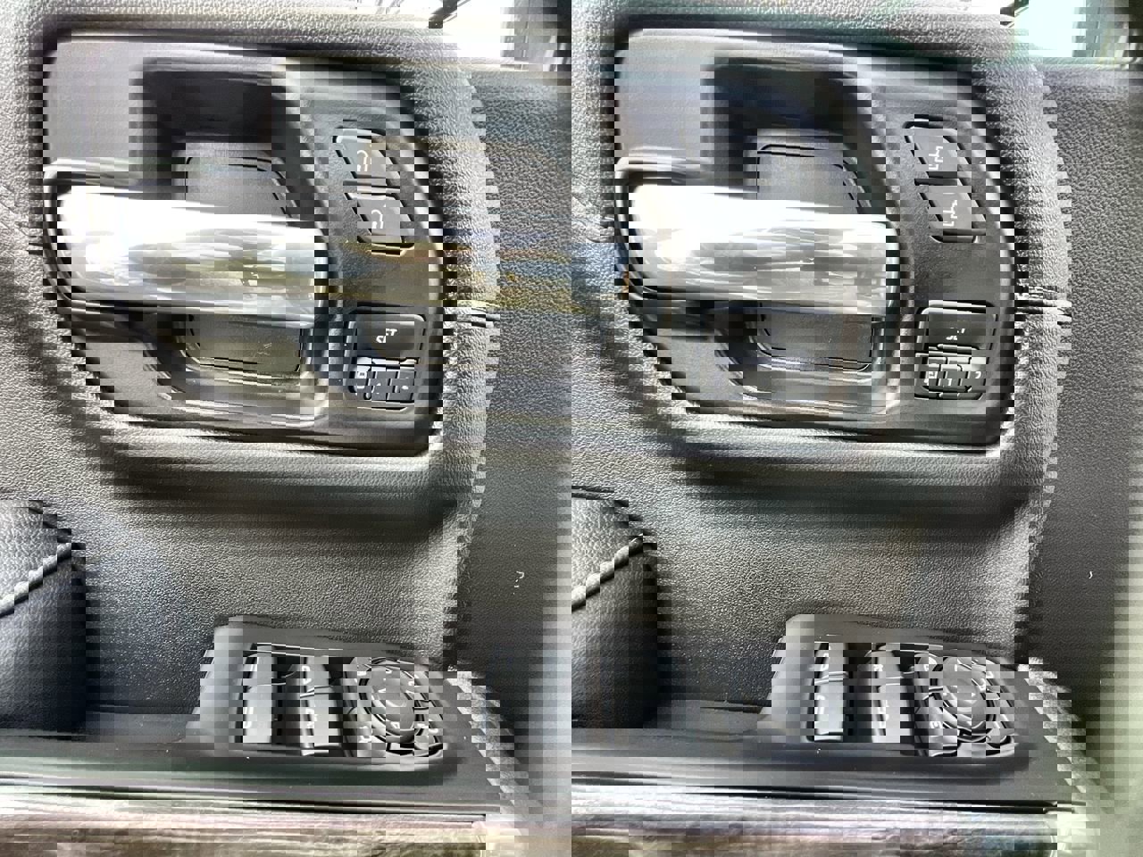 Used 2021 Chevrolet Silverado 1500 LTZ w/ Technology Package image 24