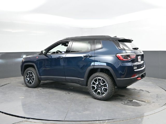 New 2026 Jeep Compass Trailhawk w/ Sun, Sound & Navigation Group AWD/4WD image 7