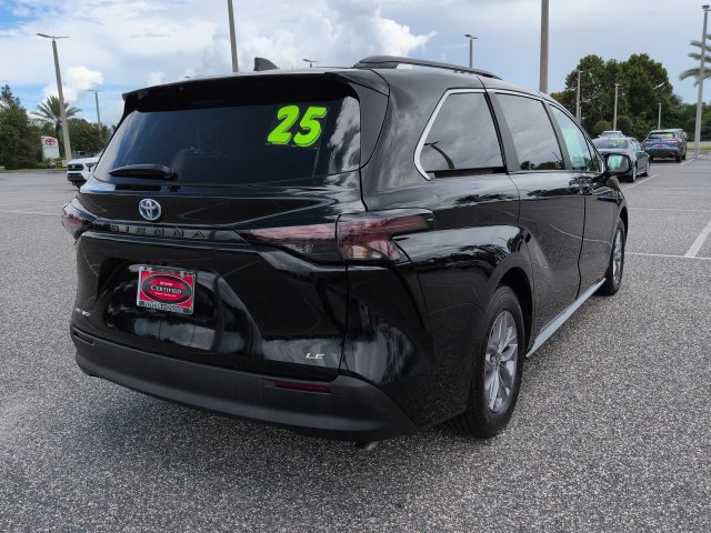 Certified 2025 Toyota Sienna LE w/ LE Plus Package AWD/4WD image 4
