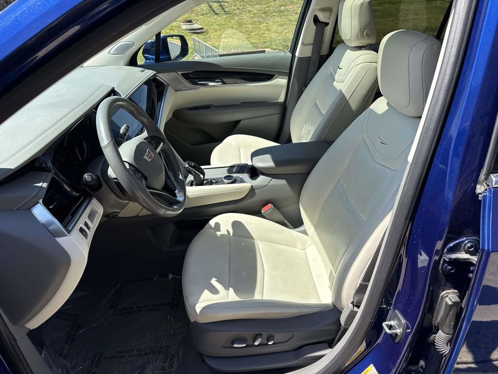 Used 2024 Cadillac XT6 Premium Luxury AWD/4WD image 6