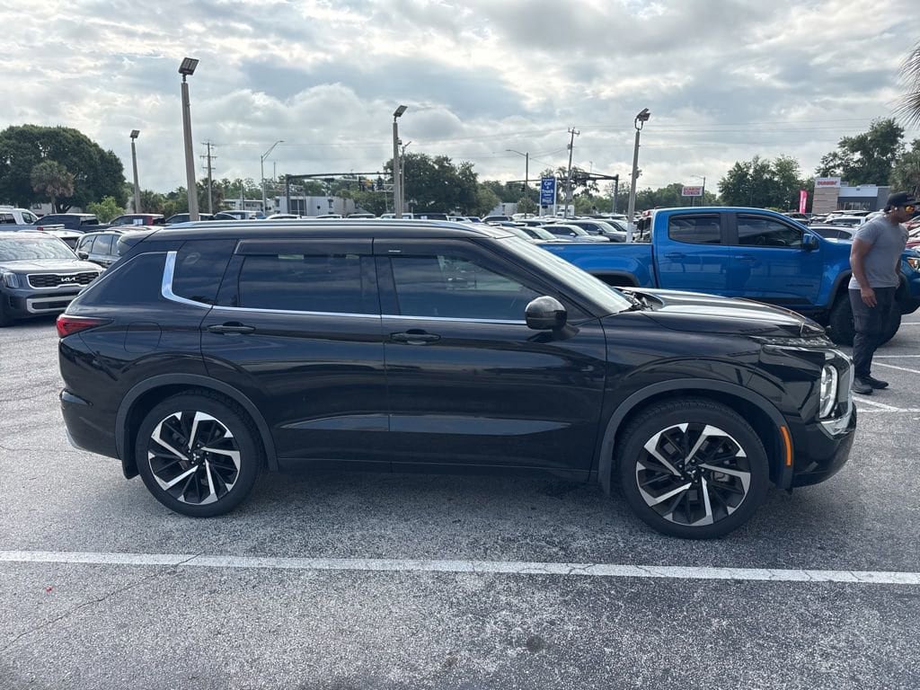Used 2022 Mitsubishi Outlander SEL FWD image 1