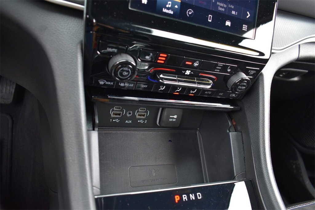 Used 2024 Jeep Grand Cherokee Altitude image 22