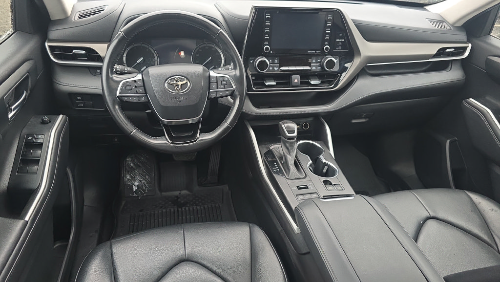 Used 2021 Toyota Highlander XLE AWD/4WD image 31