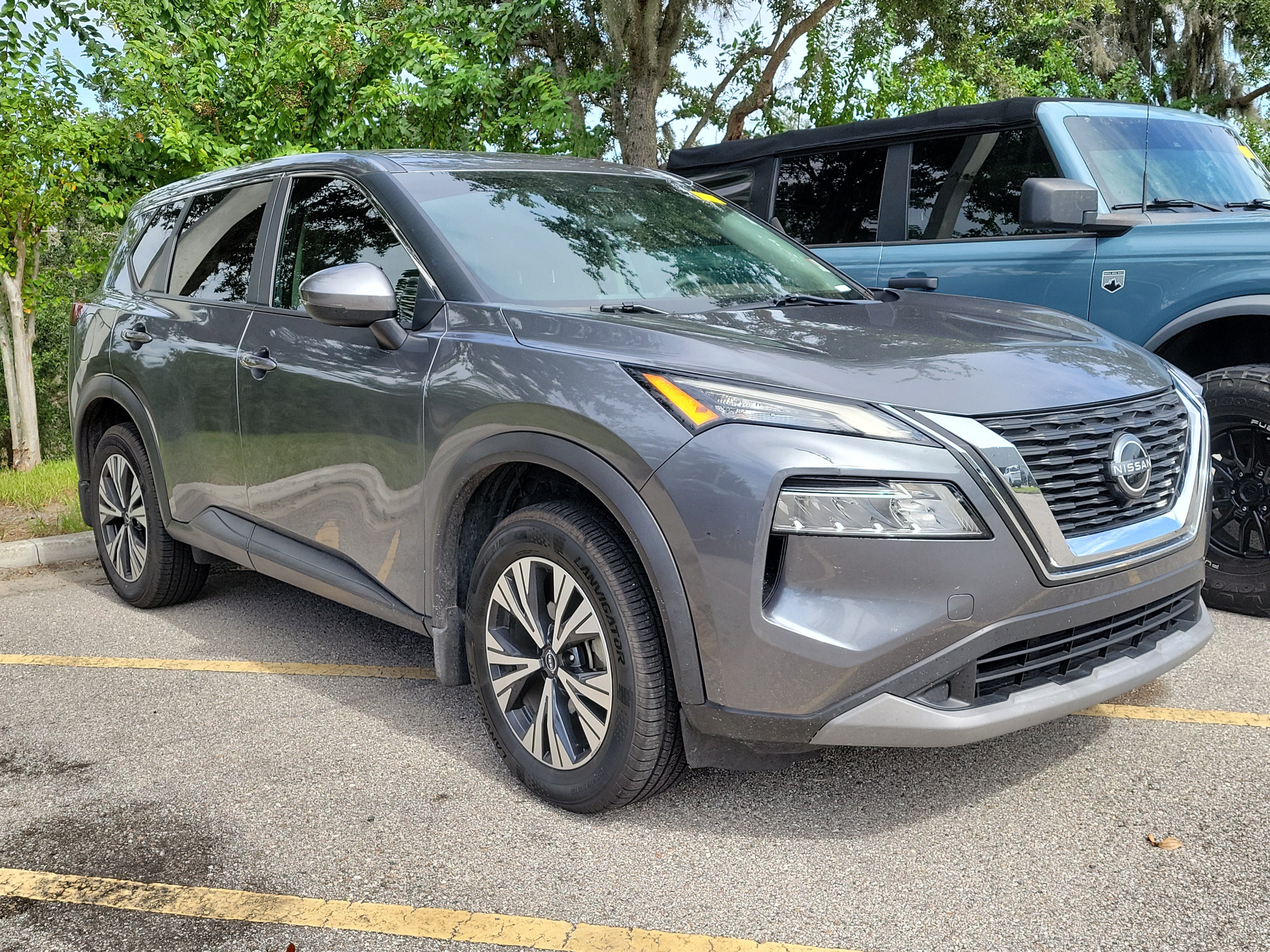 Used 2023 Nissan Rogue SV FWD image 2